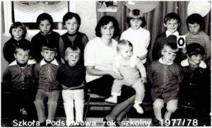 Przedszkolaki w 1978 roku z panią Winnowską.