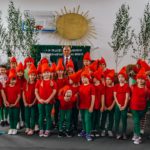 Dzieci wraz z Sekretarzem Nasielska Panem Markiem Maluchnikiem